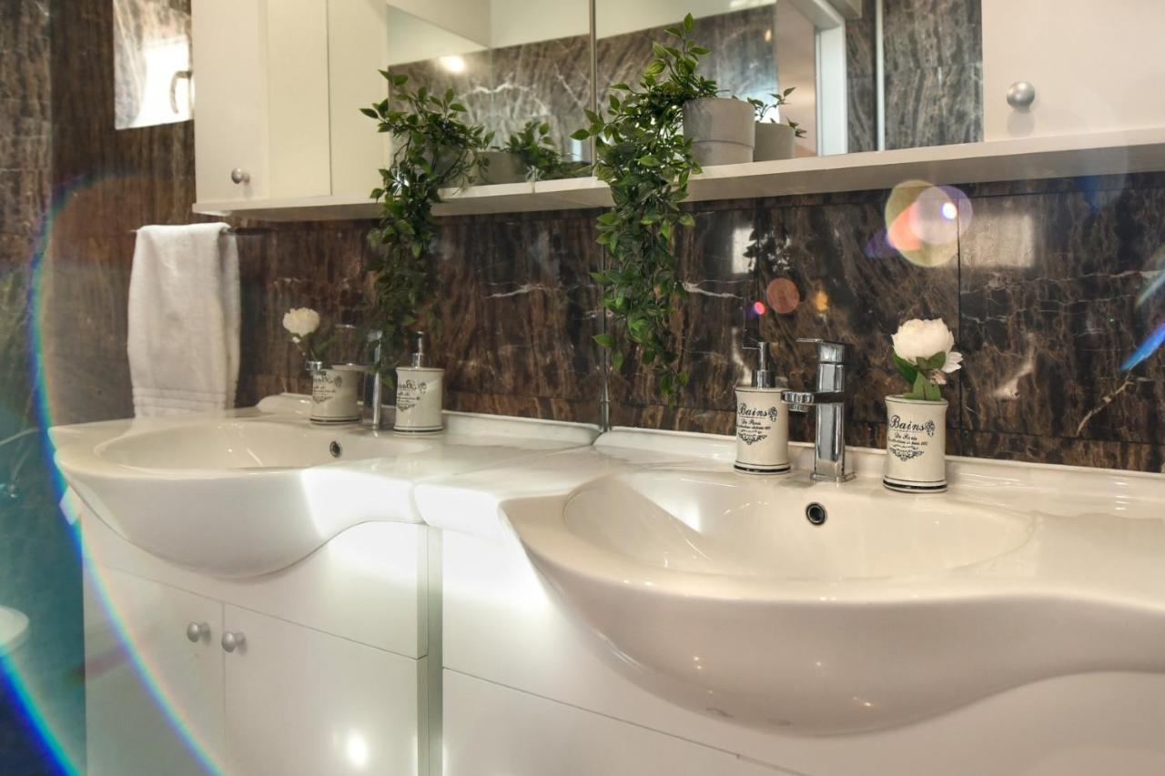 بوخارست New - Elegant Duplex With Amazing View & Balcony - Homey Residence المظهر الخارجي الصورة